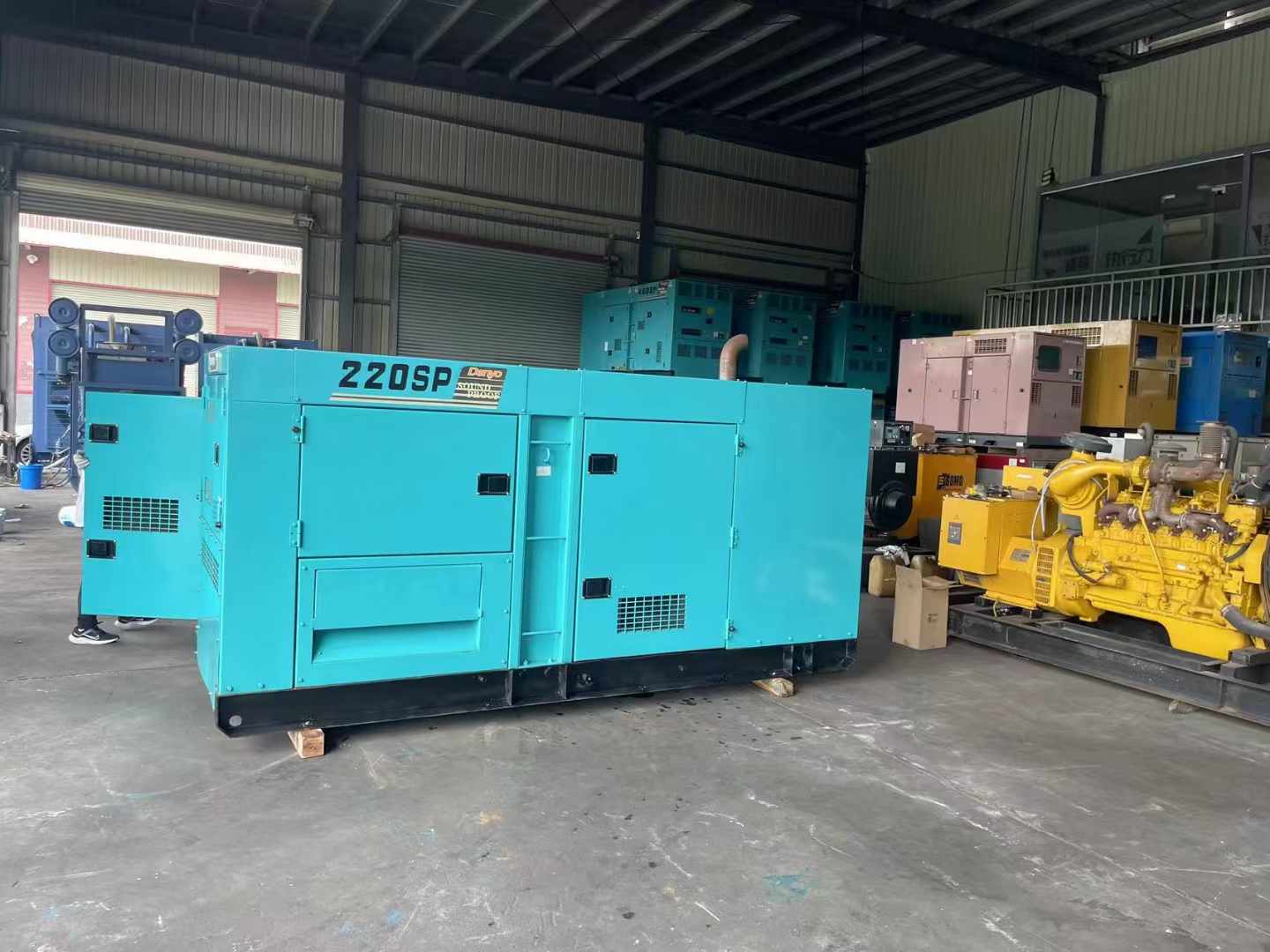 大观800kW 柴油发电机的输出电流波动范围是多少？