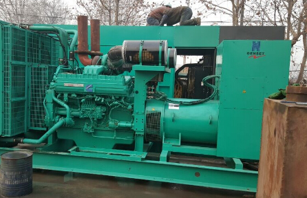 大观发电机组如何判断水冷式机油散热器内部是否需要清洗？